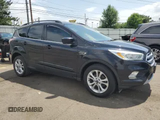 2017 Ford Escape SE z VIN 1FMCU0GD5HUA47616, wystawiony jako Copart lot #57180915 z przebiegiem 193 358 mil mil oraz Czysty tytuł • Clean title. Historia ofert i sprzedaży dostępna na DreamBid. Obrazek 4.