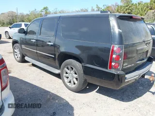 2011 GMC Yukon XL Denali with VIN 1GKS1MEF1BR102890, listed as a IAAI auction lot 41589064 with 264,322 mi miles. Bid and sale history available at carsss.com. Image 3.