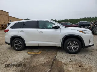 2017 Toyota Highlander LE with VIN 5TDBZRFH8HS371531, listed as a Copart auction lot 59560275 with 87,200 mi miles and Salvage title. Bid and sale history available at DreamBid. Image 4.