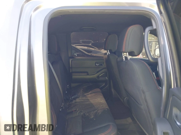 2023 Nissan Frontier Pro-4X z VIN 1N6ED1EK0PN670619, wystawiony jako IAAI lot #42044366 z przebiegiem 26 475 mil mil oraz . Historia ofert i sprzedaży dostępna na DreamBid. Obrazek 8.