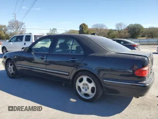 2000 Mercedes-Benz E-Class with VIN WDBJF70JXYB091085, listed as a Copart auction lot 77136484 with 185,429 mi miles and Salvage Title. Bid and sale history available at carsss.com. Image 2.