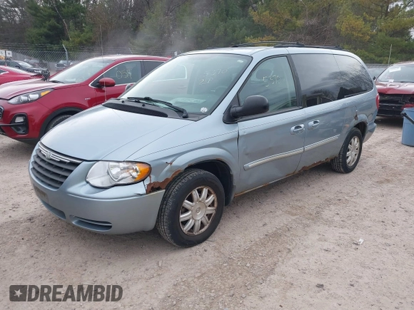2006 Chrysler Town & Country Touring z VIN 2A4GP54L36R660084, wystawiony jako IAAI lot #42065370 z przebiegiem 236 807 mil mil oraz . Historia ofert i sprzedaży dostępna na DreamBid. Obrazek 2.