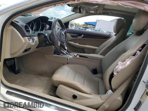 2013 Mercedes-Benz C 250 z VIN WDDGJ4HB8DG031492, wystawiony jako Copart lot #56948645 z przebiegiem 80 972 mil mil oraz Szkoda całkowita • Salvage title. Historia ofert i sprzedaży dostępna na DreamBid. Obrazek 7.