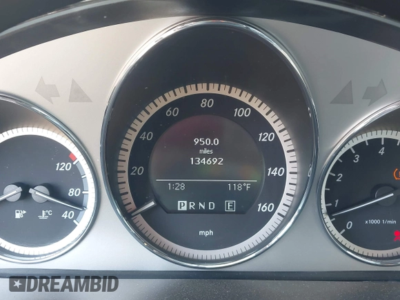 2011 Mercedes-Benz C 300 Sport z VIN WDDGF5EB3BR168224, wystawiony jako IAAI lot #42629358 z przebiegiem 134 692 mil mil oraz . Historia ofert i sprzedaży dostępna na DreamBid. Obrazek 7.