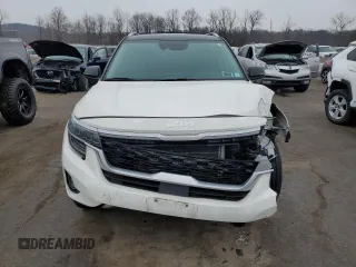 2022 Kia Seltos SX with VIN KNDETCA23N7299979, listed as a Copart auction lot 42940095 with 27,315 mi miles and Salvage title. Bid and sale history available at DreamBid. Image 5.