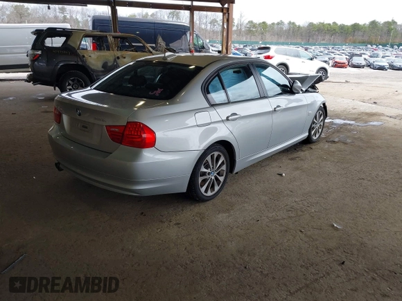 2011 BMW 3 Series 328i xDrive z VIN WBAPK7C55BA819217, wystawiony jako IAAI lot #41994555 z przebiegiem 204 559 mil mil oraz . Historia ofert i sprzedaży dostępna na DreamBid. Obrazek 4.