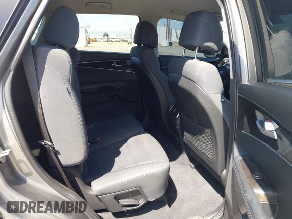 2017 Kia Sorento LX with VIN 5XYPG4A35HG284788, listed as a IAAI auction lot 41966692 with 68,692 mi miles. Bid and sale history available at carsss.com. Image 8.
