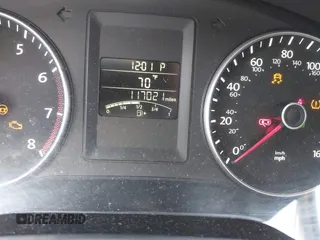 2014 Volkswagen Jetta SE z VIN 3VWD17AJXEM378102, wystawiony jako IAAI lot #42168899 z przebiegiem 117 021 mil mil oraz . Historia ofert i sprzedaży dostępna na DreamBid. Obrazek 7.