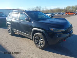 2019 Jeep Cherokee Trailhawk z VIN 1C4PJMBX0KD210316, wystawiony jako IAAI lot #42155261 z przebiegiem 100 889 mil mil oraz . Historia ofert i sprzedaży dostępna na DreamBid. Obrazek 1.