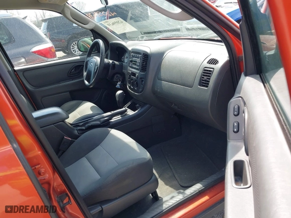2007 Ford Escape XLS with VIN 1FMYU02Z27KA04600, listed as a IAAI auction lot 42059639 with 141,296 mi miles. Bid and sale history available at carsss.com. Image 5.