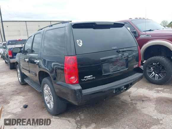 2008 GMC Yukon SLE w/3SA with VIN 1GKFC13C08J191605, listed as a IAAI auction lot 41885411 with 208,328 mi miles. Bid and sale history available at carsss.com. Image 3.