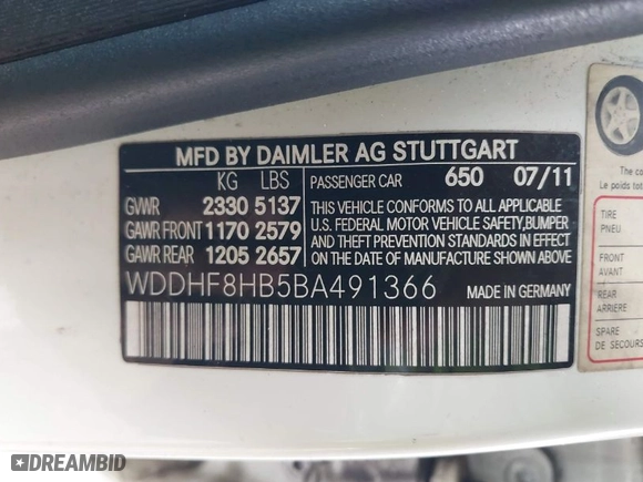 2011 Mercedes-Benz E-Class E 350 Luxury with VIN WDDHF8HB5BA491366, listed as a IAAI auction lot 42101099 with 310,217 mi miles. Bid and sale history available at carsss.com. Image 9.