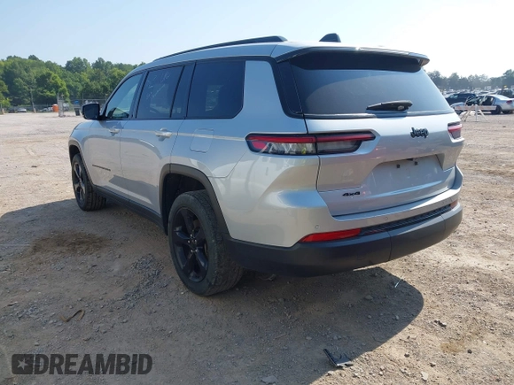 2023 Jeep Grand Cherokee Laredo z VIN 1C4RJKAG9P8865637, wystawiony jako IAAI lot #42682535 z przebiegiem 63 710 mil mil oraz . Historia ofert i sprzedaży dostępna na DreamBid. Obrazek 3.