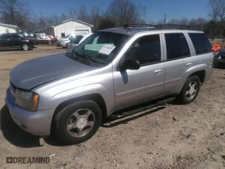2008 Chevrolet TrailBlazer LT w/1LT with VIN 1GNDS13SX82129711, listed as a IAAI auction lot 41748899 with 200,243 mi miles. Bid and sale history available at carsss.com. Image 2.