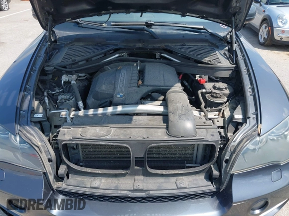 2011 BMW X5 35i with VIN 5UXZV4C57BL739907, listed as a IAAI auction lot 42135572 with 0 mi miles. Bid and sale history available at carsss.com. Image 10.