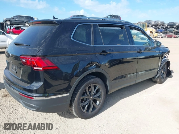 2024 Volkswagen Tiguan SE z VIN 3VV3B7AX8RM192033, wystawiony jako IAAI lot #41568271 z przebiegiem 2 851 mil mil oraz . Historia ofert i sprzedaży dostępna na DreamBid. Obrazek 4.
