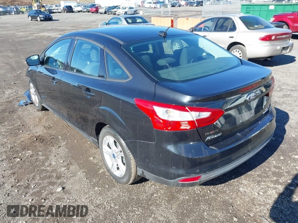 2013 Ford Focus SE z VIN 1FADP3F22DL121744, wystawiony jako IAAI lot #41743289 z przebiegiem 121 940 mil mil oraz . Historia ofert i sprzedaży dostępna na DreamBid. Obrazek 3.