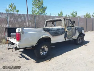 1990 Ford F-250 HD with VIN 1FTHF26G2LPA27276, listed as a IAAI auction lot 40243327 with 1 mi miles. Bid and sale history available at carsss.com. Image 4.