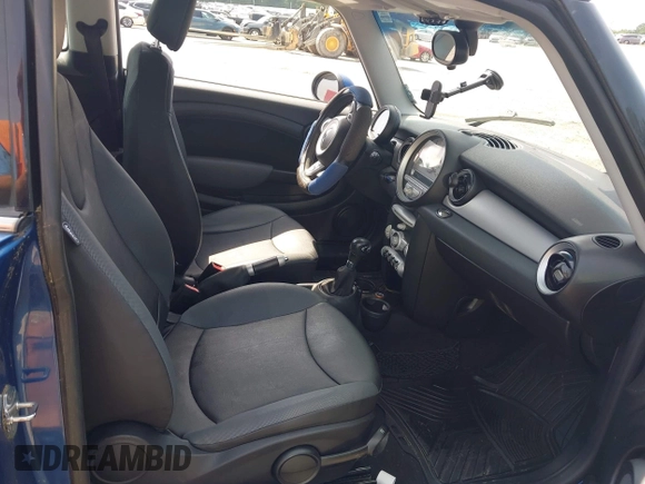 2008 MINI Hardtop with VIN WMWMF33538TT65479, listed as a IAAI auction lot 42489393 with 114,520 mi miles and . Bid and sale history available at DreamBid. Image 5.