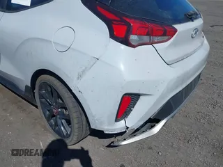 2020 Hyundai Veloster Turbo R-Spec z VIN KMHTH6AB1LU027676, wystawiony jako IAAI lot #42064952 z przebiegiem 88 778 mil mil oraz . Historia ofert i sprzedaży dostępna na DreamBid. Obrazek 6.