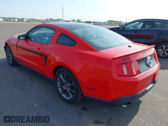 2011 Ford Mustang V6 z VIN 1ZVBP8AM3B5101427, wystawiony jako IAAI lot #42213912 z przebiegiem 146 591 mil mil oraz . Historia ofert i sprzedaży dostępna na DreamBid. Obrazek 3.