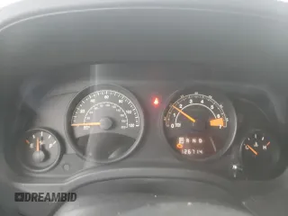 2015 Jeep Patriot High Altitude z VIN 1C4NJPFA2FD318571, wystawiony jako Copart lot #60547535 z przebiegiem 126 714 mil mil oraz Czysty tytuł • Clean title. Historia ofert i sprzedaży dostępna na DreamBid. Obrazek 9.