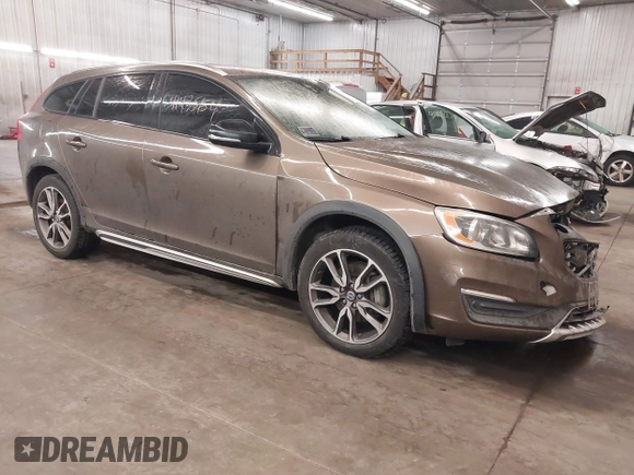 2015 Volvo V60 Cross Country T5 with VIN YV4612HK8F1001602, listed as a IAAI auction lot 41435154 with 143,575 mi miles. Bid and sale history available at carsss.com. Image 1.
