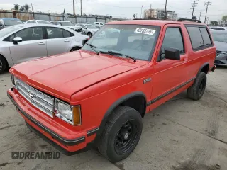 1988 Chevrolet Blazer z VIN 1GNCS18Z8J8200764, wystawiony jako Copart lot #50817265 z przebiegiem 189 131 mil mil oraz Szkoda całkowita • Salvage title. Historia ofert i sprzedaży dostępna na DreamBid. Obrazek 1.