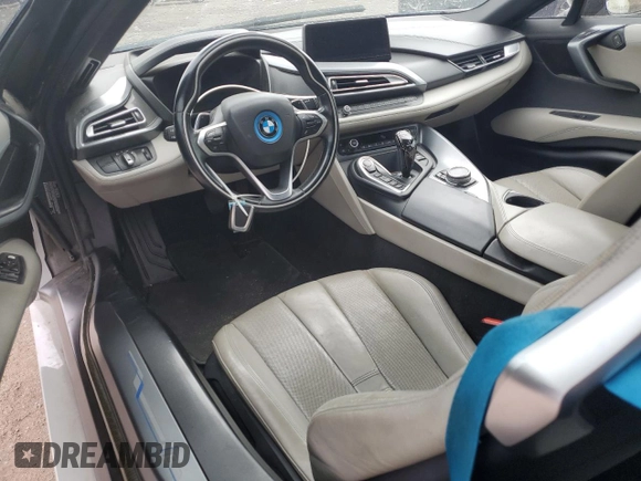 2014 BMW i8 z VIN WBY2Z2C51EVX64207, wystawiony jako Copart lot #56193905 z przebiegiem 84 427 mil mil oraz Czysty tytuł • Clean title. Historia ofert i sprzedaży dostępna na DreamBid. Obrazek 8.