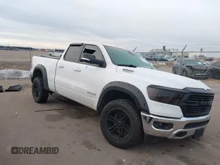 2021 Ram 1500 Big Horn z VIN 1C6SRFBT0MN570444, wystawiony jako IAAI lot #41213789 z przebiegiem 38 919 mil mil oraz . Historia ofert i sprzedaży dostępna na DreamBid. Obrazek 1.