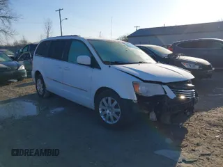 2014 Chrysler Town & Country Touring z VIN 2C4RC1BG5ER398737, wystawiony jako IAAI lot #41750470 z przebiegiem 135 863 mil mil oraz . Historia ofert i sprzedaży dostępna na DreamBid. Obrazek 1.