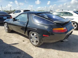 1988 Porsche 928 z VIN WP0JB0926JS861630, wystawiony jako Copart lot #73937854 z przebiegiem 112 460 mil mil oraz Nie do naprawy. Historia ofert i sprzedaży dostępna na DreamBid. Obrazek 2.