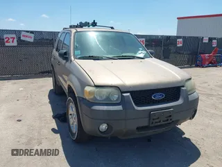 2007 Ford Escape XLT with VIN 1FMYU03147KA19656, listed as a IAAI auction lot 42106323 with 121,515 mi miles. Bid and sale history available at carsss.com. Image 1.