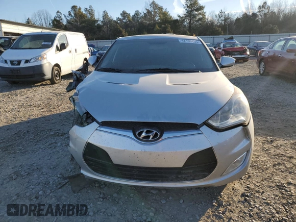 2012 Hyundai Veloster w/Gray Int с VIN KMHTC6AD2CU050738, выставлен на аукционе Copart как лот 42136435 с пробегом 151 482 миль миль и Списание • Salvage title. История ставок и продаж доступна на DreamBid. Изображение 5.