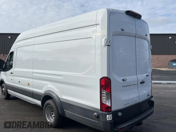 2018 Ford Transit with VIN 1FTRS4XG7JKA92189, listed as a Copart auction lot 44176055 with 136,292 mi miles and Clean Title. Bid and sale history available at carsss.com. Image 3.