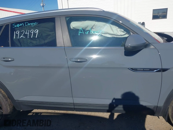 2024 Volkswagen Atlas SE with VIN 1V2KE2CA0RC215057, listed as a IAAI auction lot 41340342 with 21,440 mi miles and . Bid and sale history available at DreamBid. Image 13.