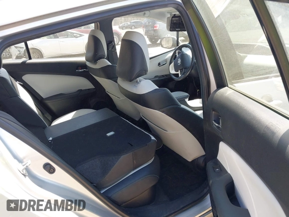 2017 Toyota Prius Plus z VIN JTDKARFP1H3001327, wystawiony jako IAAI lot #41895059 z przebiegiem 91 821 mil mil oraz . Historia ofert i sprzedaży dostępna na DreamBid. Obrazek 7.