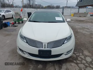 2013 Lincoln MKZ z VIN 3LN6L2GK9DR811737, wystawiony jako IAAI lot #42011896 z przebiegiem 100 669 mil mil oraz . Historia ofert i sprzedaży dostępna na DreamBid. Obrazek 13.