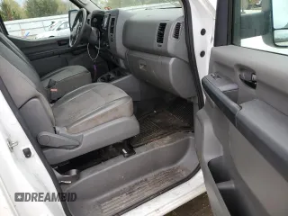 2021 Nissan NV Cargo SV z VIN 1N6BF0LY4MN805739, wystawiony jako Copart lot #51456534 z przebiegiem 121 928 mil mil oraz Szkoda całkowita • Salvage title. Historia ofert i sprzedaży dostępna na DreamBid. Obrazek 8.