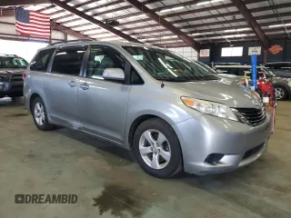 2011 Toyota Sienna LE AAS z VIN 5TDKK3DCXBS146656, wystawiony jako Copart lot #61140625 z przebiegiem 200 328 mil mil oraz Czysty tytuł • Clean title. Historia ofert i sprzedaży dostępna na DreamBid. Obrazek 4.