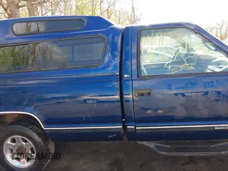 1996 GMC Sierra 1500 with VIN 1GTGC24F7TZ541482, listed as a IAAI auction lot 41968945 with 195,351 mi miles and . Bid and sale history available at DreamBid. Image 13.