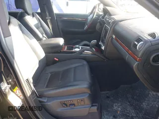 2008 Porsche Cayenne S z VIN WP1AB29P88LA34402, wystawiony jako IAAI lot #41892536 z przebiegiem 122 107 mil mil oraz . Historia ofert i sprzedaży dostępna na DreamBid. Obrazek 5.