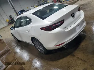 2025 Mazda 3 S Preferred z VIN JM1BPACM8S1775538, wystawiony jako Copart lot #57874615 z przebiegiem 851 mil mil oraz Czysty tytuł • Clean title. Historia ofert i sprzedaży dostępna na DreamBid. Obrazek 2.