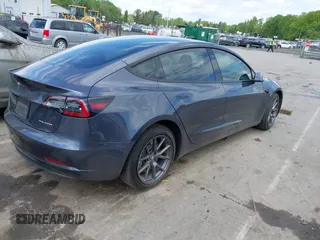 2022 Tesla Model 3 Long Range z VIN 5YJ3E1EB4NF175634, wystawiony jako IAAI lot #42021674 z przebiegiem 39 475 mil mil oraz . Historia ofert i sprzedaży dostępna na DreamBid. Obrazek 4.