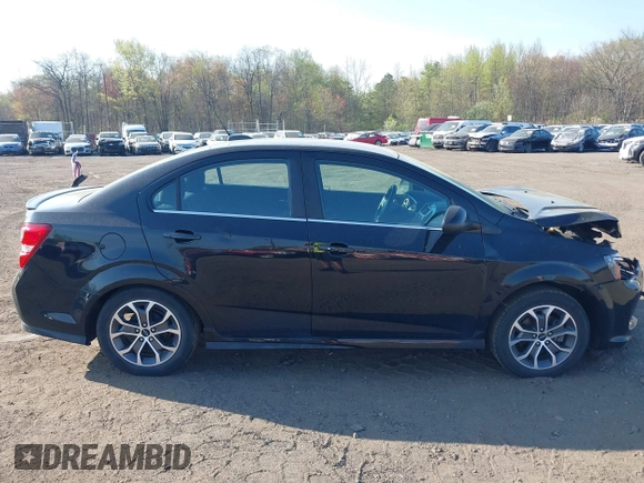 2020 Chevrolet Sonic LT z VIN 1G1JD5SB6L4140998, wystawiony jako IAAI lot #42085225 z przebiegiem 33 196 mil mil oraz . Historia ofert i sprzedaży dostępna na DreamBid. Obrazek 13.