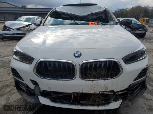 2022 BMW X2 sDrive28i with VIN WBXYH9C0XN5U53700, listed as a Copart auction lot 80884664 with 0 mi miles and Salvage Title. Bid and sale history available at carsss.com. Image 5.