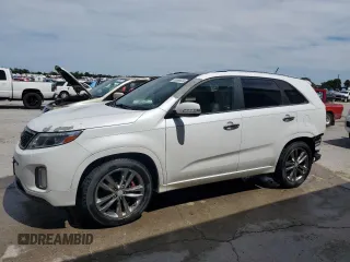 2014 Kia Sorento SX z VIN 5XYKW4A73EG459387, wystawiony jako Copart lot #56568634 z przebiegiem 145 151 mil mil oraz Szkoda całkowita • Salvage title. Historia ofert i sprzedaży dostępna na DreamBid. Obrazek 1.