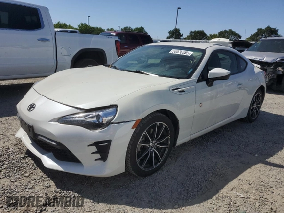 2017 Toyota 86 z VIN JF1ZNAA11H8706337, wystawiony jako Copart lot #56076365 z przebiegiem 111 330 mil mil oraz Czysty tytuł • Clean title. Historia ofert i sprzedaży dostępna na DreamBid. Obrazek 1.