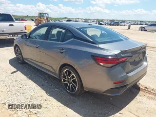 2025 Nissan Sentra SR z VIN 3N1AB8DV5SY305783, wystawiony jako IAAI lot #42480852 z przebiegiem 5 377 mil mil oraz . Historia ofert i sprzedaży dostępna na DreamBid. Obrazek 3.