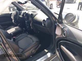 2016 MINI Countryman S z VIN WMWZC5C58GWU21536, wystawiony jako IAAI lot #41907958 z przebiegiem 83 761 mil mil oraz . Historia ofert i sprzedaży dostępna na DreamBid. Obrazek 5.